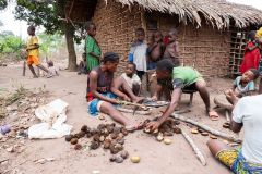 2024-Food-preparation-in-a-Baka-village