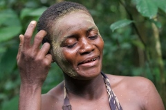 Baka woman with painted face - detail