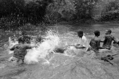 Art of water drumming of the Baka - 5